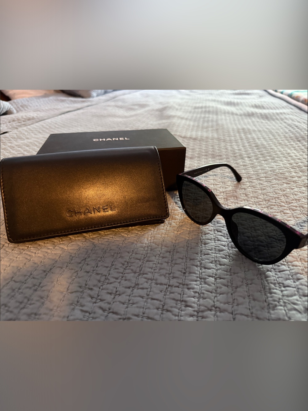 CHANEL Glossy Black Cat-Eye Sunglasses - Picture 4 of 10